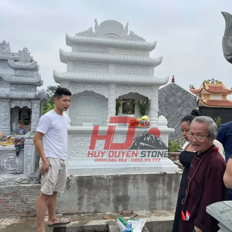 mộ đá đôi nguyên khối có mái che