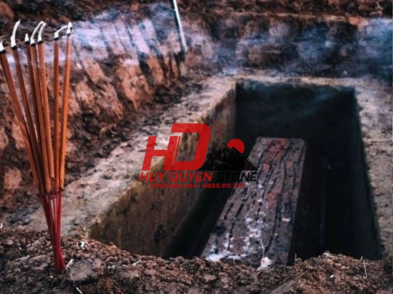bốc mộ ban ngày có được không