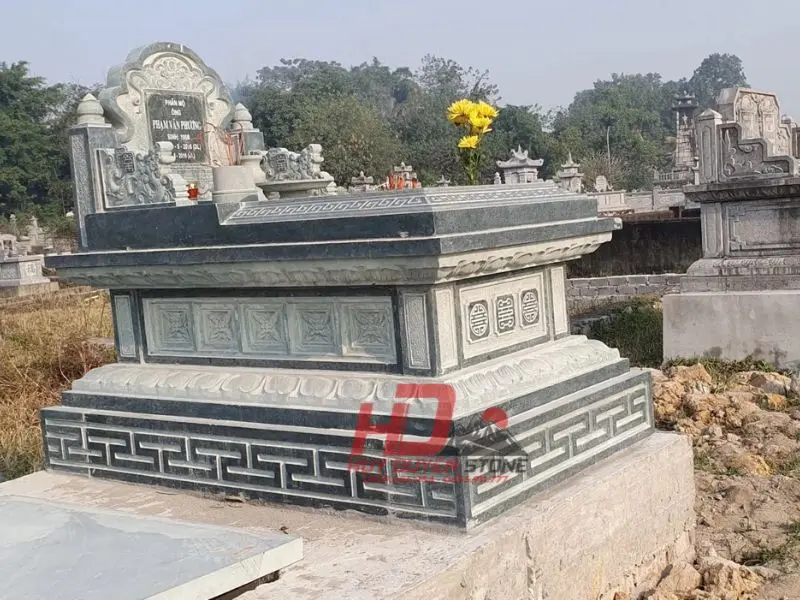 mộ đá tam cấp