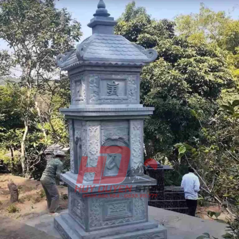 mộ tháp đá vuông