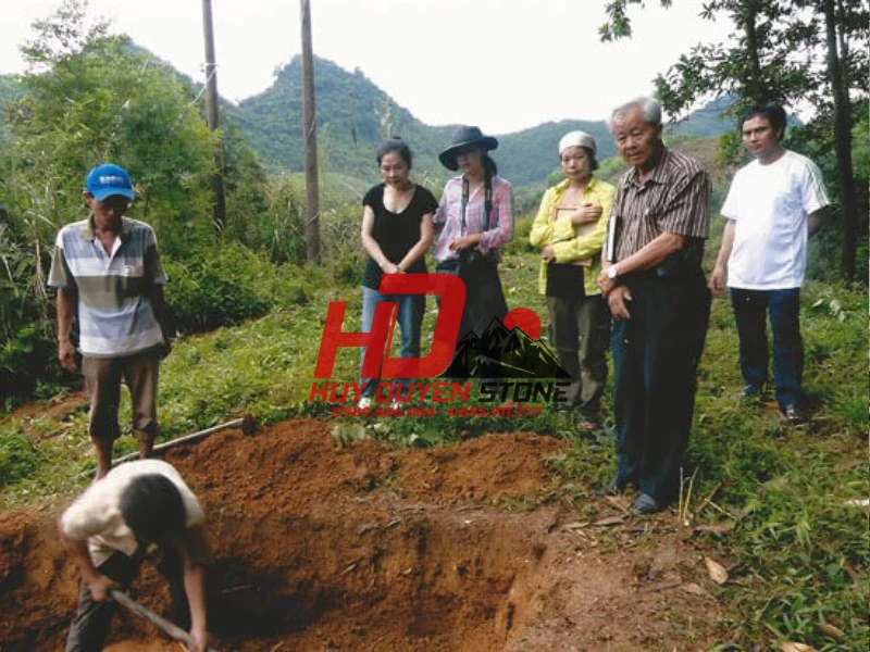 ý nghĩa của bốc mộ ban ngày có được không