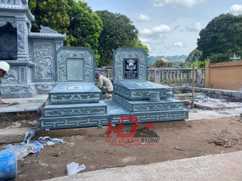 mộ đá tam cấp
