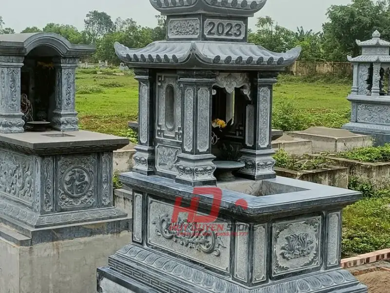 mộ đá tam cấp