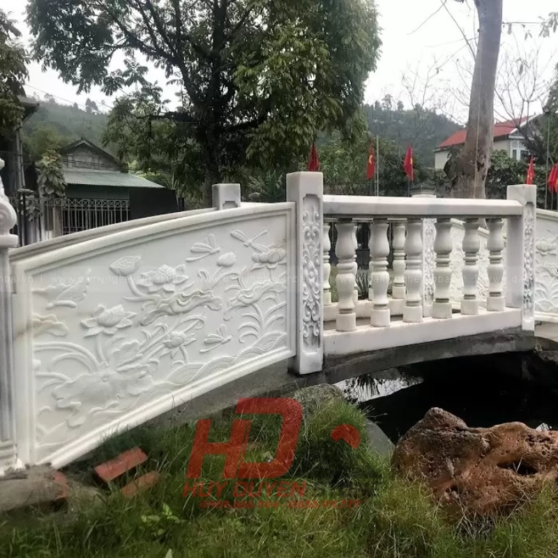 Lan can đá hoa sen