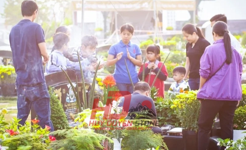 có nên đi thăm mộ thường xuyên có nên đi thăm mộ thường xuyên