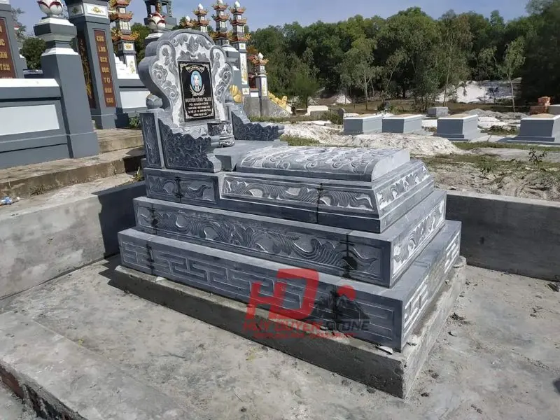 mộ đá tam cấp