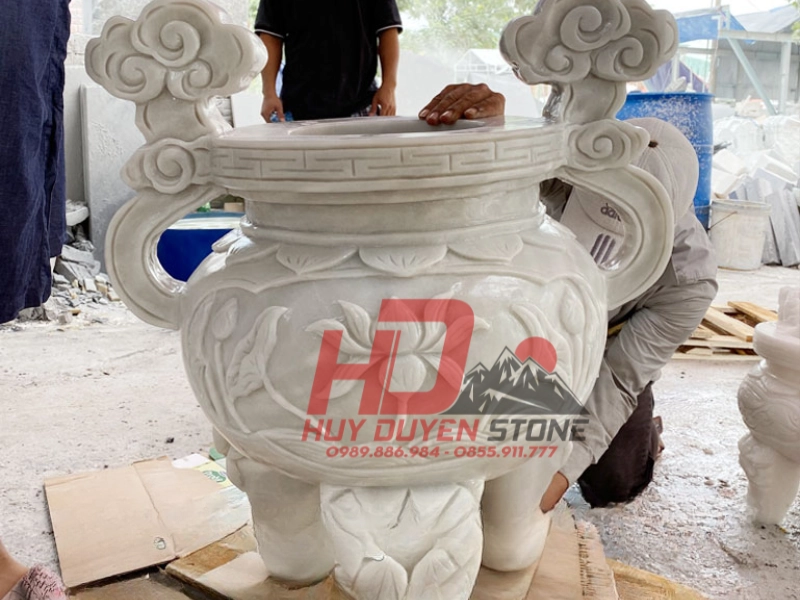 Lư hương đá hoa sen trắng