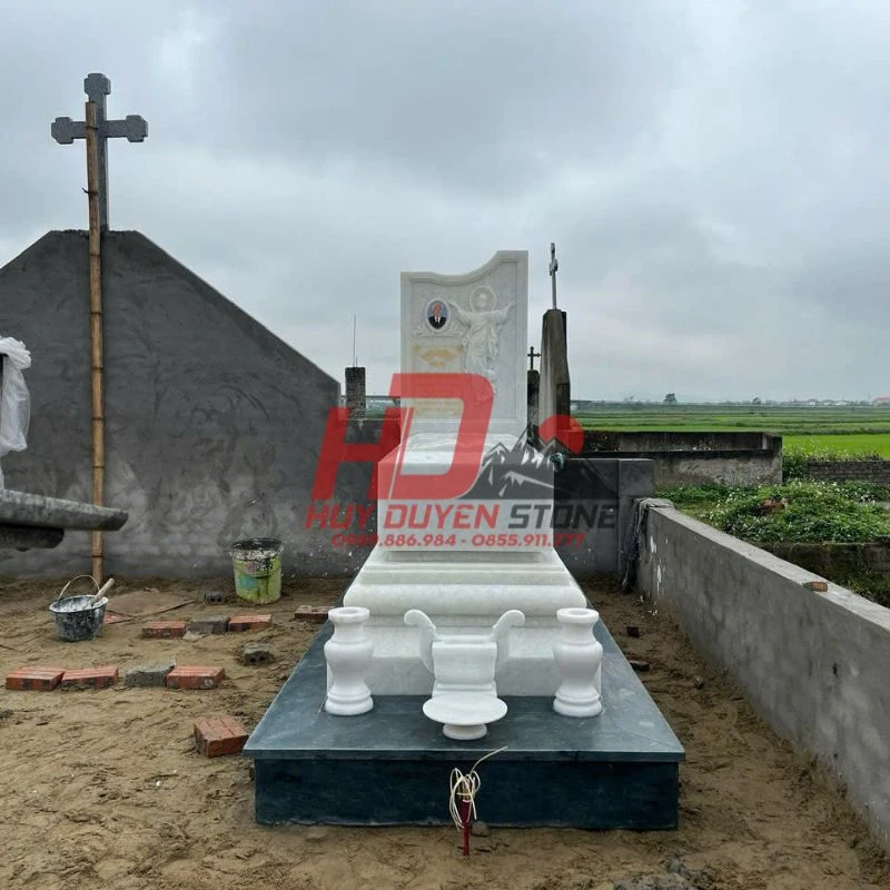 Những lý do nên chọn thi công mộ đá công giáo tại Đá mỹ nghệ Huy Duyên