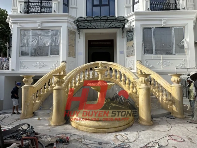 Lan can đá nhà thờ họ