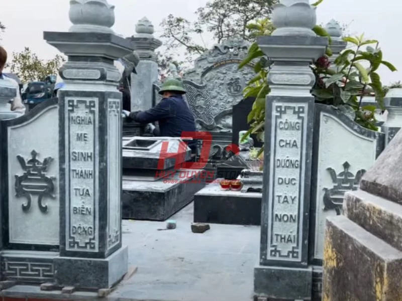 câu đối khắc trên bia mộ cha mẹ