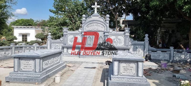 Ý nghĩa của cây thánh giá trên lăng mộ đá