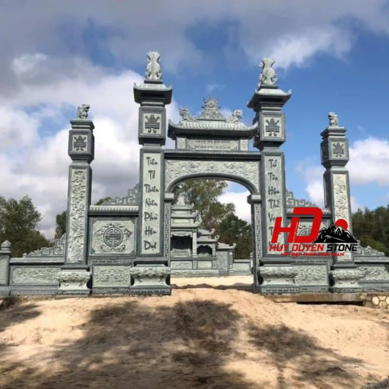cổng tứ trụ bằng đá
