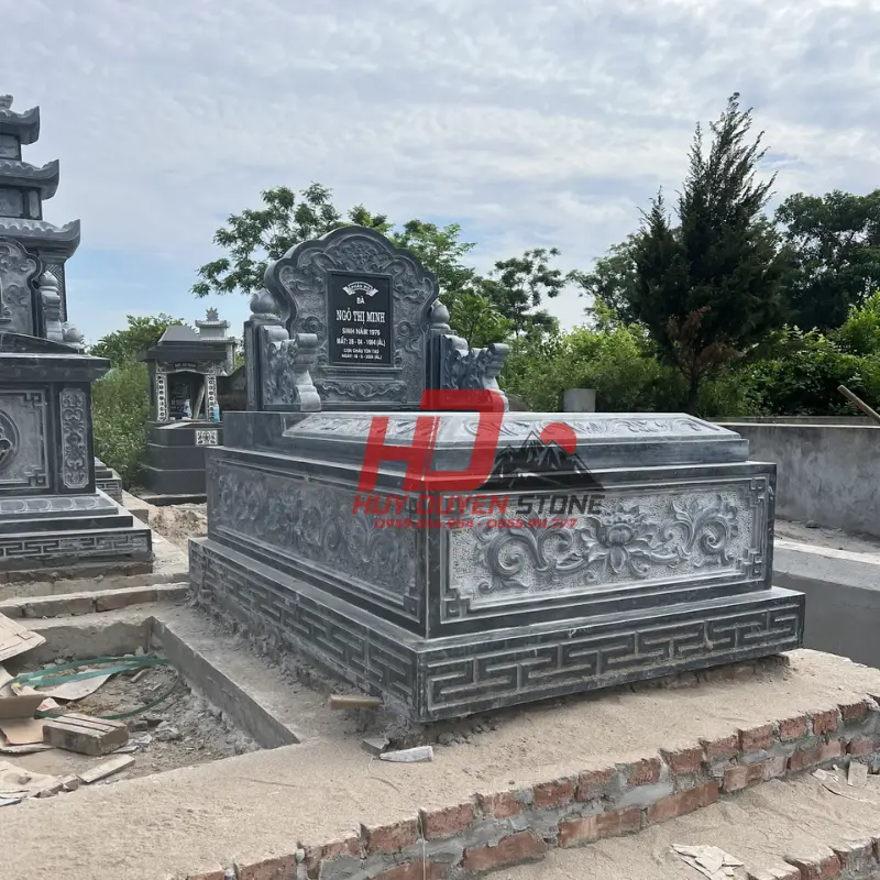 mộ ngai