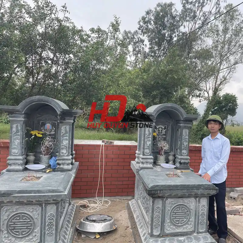 so sánh mộ đá xanh đen và xanh rêu