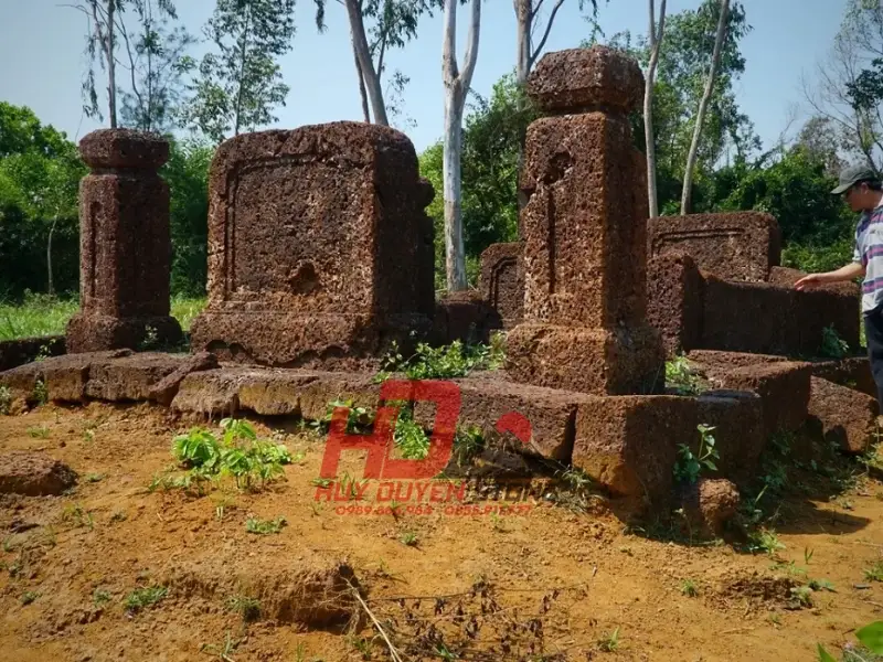 xây mộ đá ong
