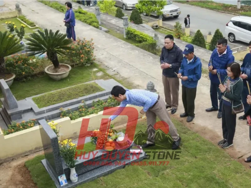 Có Nên Đi Thăm Mộ Thường Xuyên Không? Những Lưu Ý Cần Biết