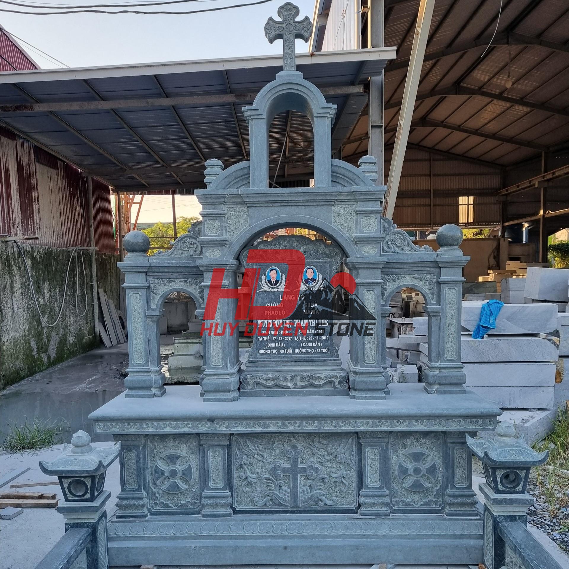 Lăng thờ ba mái đá HĐ48