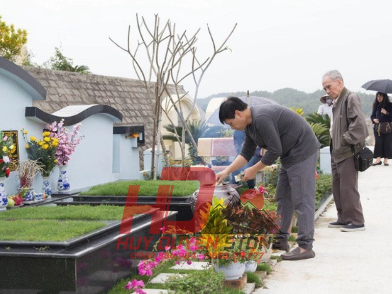 Cúng 100 Ngày Có Phải Ra Mộ Không? Nghi Lễ Cúng Tốt Khốc Chuẩn