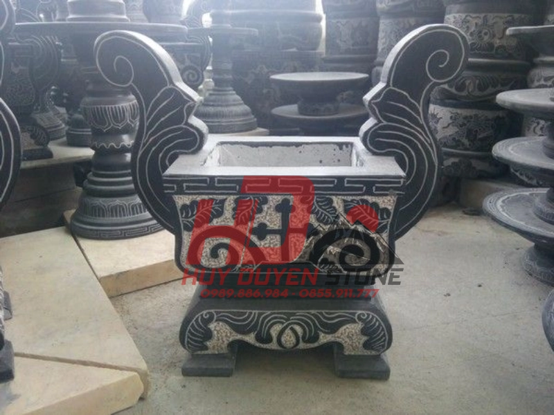 Giải Mã Ý Nghĩa Lư Hương Đá Trong Văn Hóa Thờ Cúng Người Việt