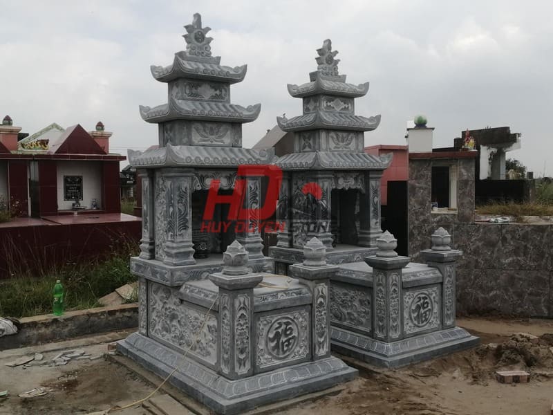 mộ đá có mái