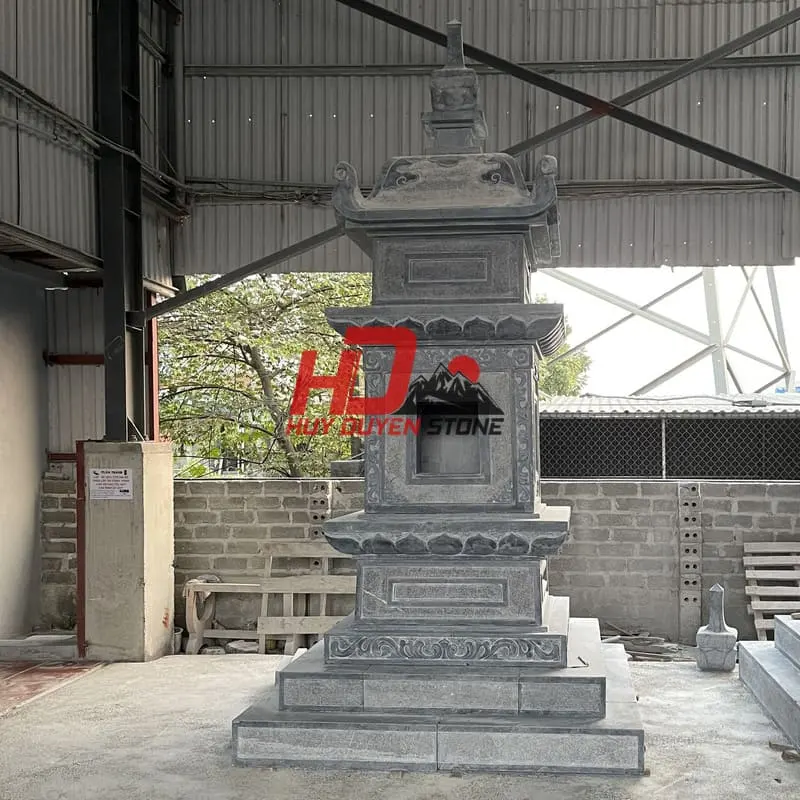 tháp mộ đá sư trụ trì