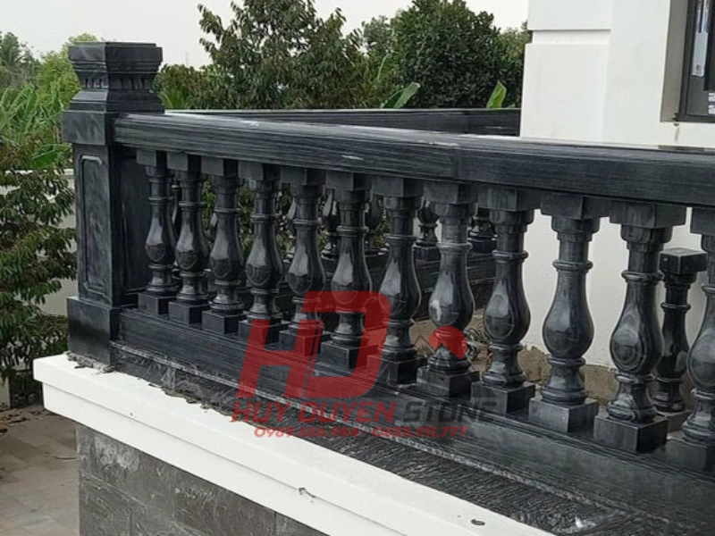Mẫu Lan Can Đá Đen Chạm Khắc Thủ Công – Tinh Tế, Vững Chắc