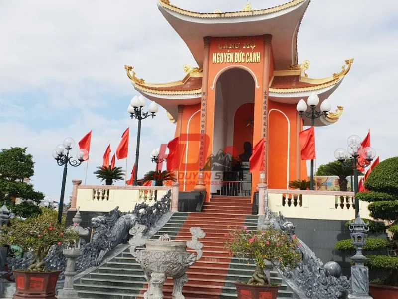 lăng mộ nguyễn đức cảnh