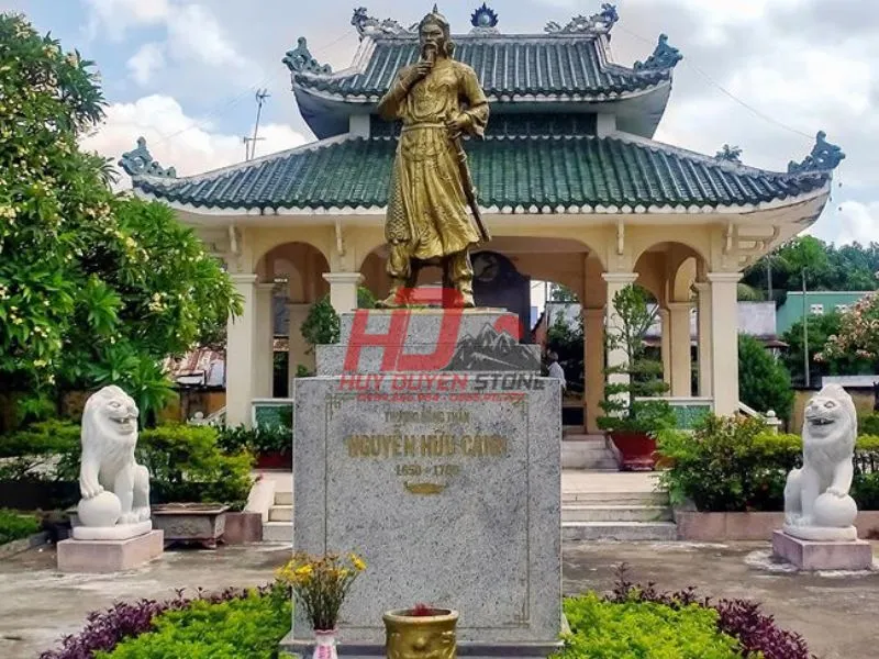 lăng mộ nguyễn hữu cảnh