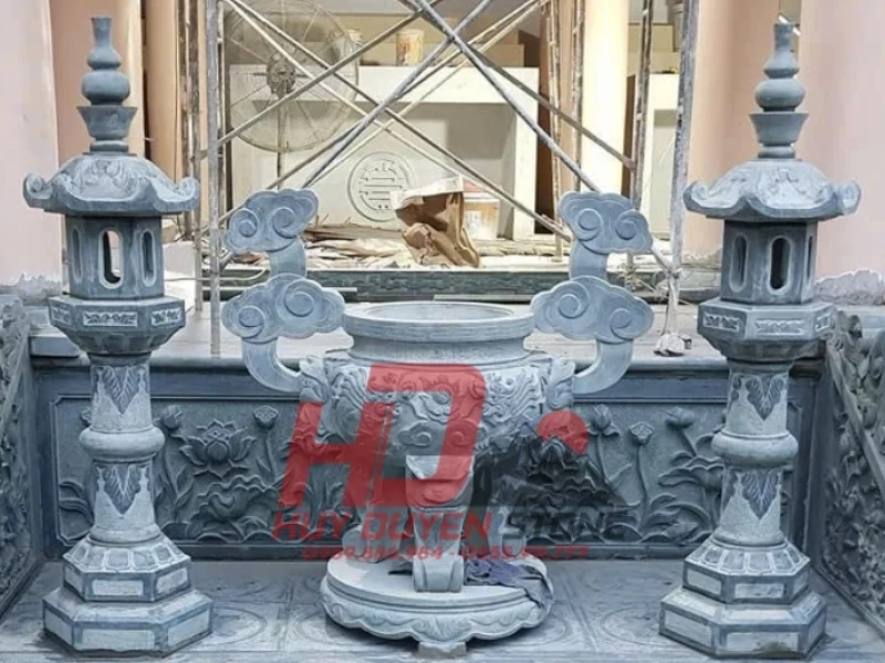 Tầm Quan Trọng Của Đèn Đá Lăng Mộ Trong Văn Hóa Tâm Linh