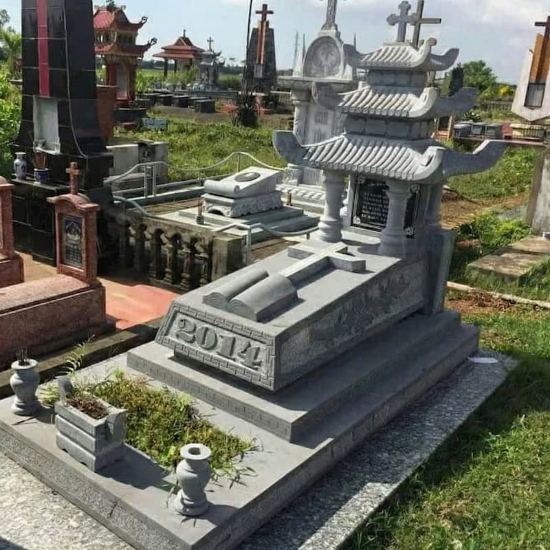 mộ đá ba mái công giáo