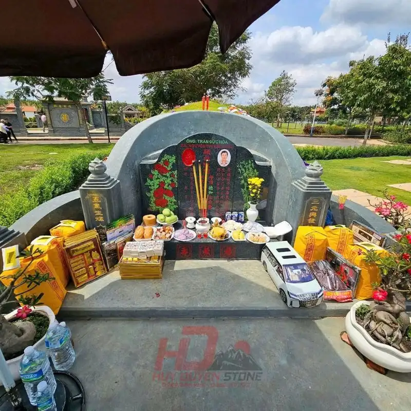 có nên để ảnh trên bia mộ