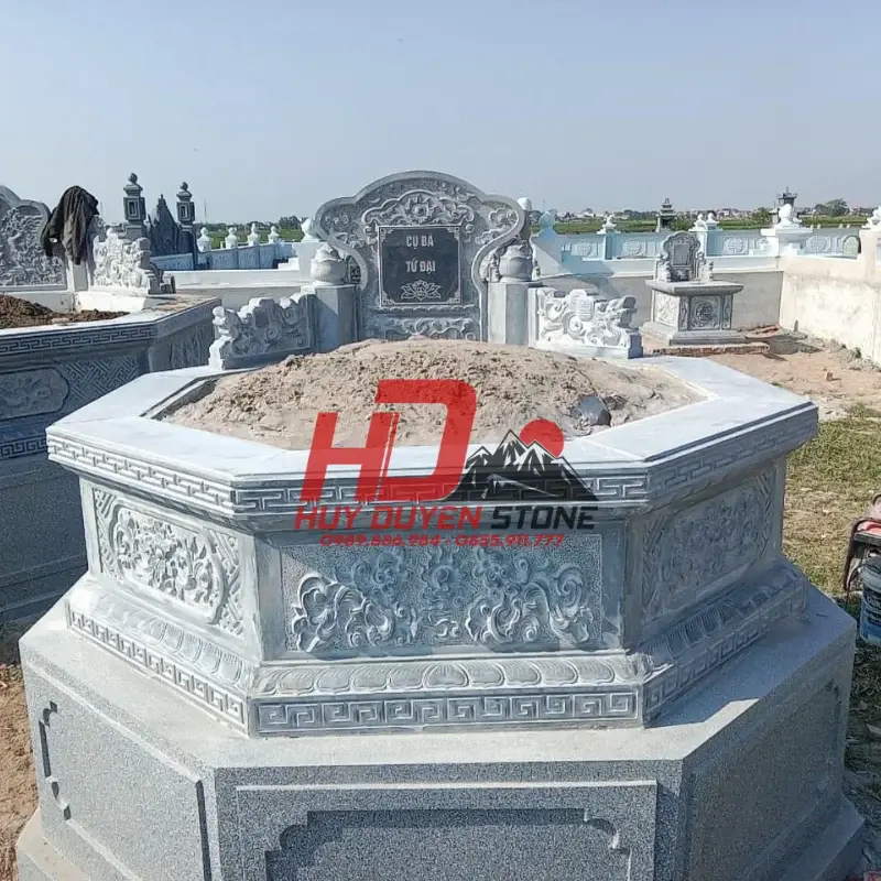 review mộ đá lục giác