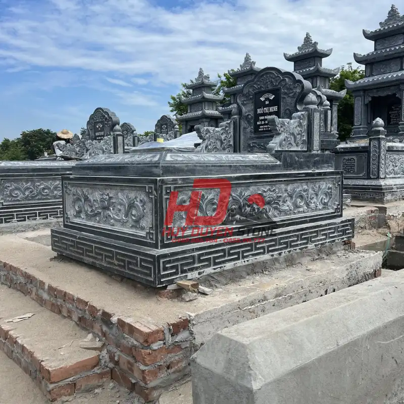 mộ ngai