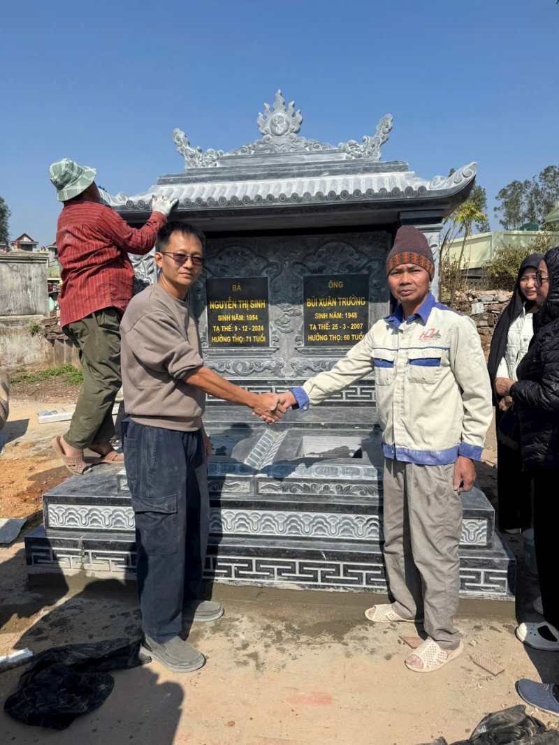mộ đá đôi nguyên khối