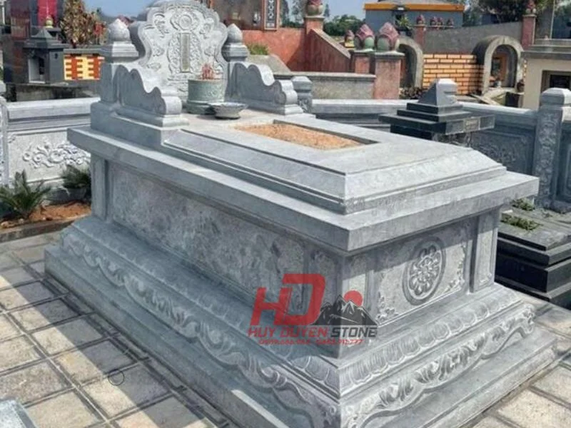 mộ đá tam cấp